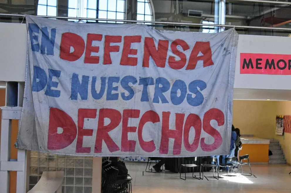 Se inauguró una muestra que refleja la lucha docente y la defensa de la educación pública en el Ceptur