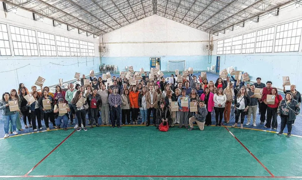 Luque realizó la última entrega del FAEM y resaltó el aporte sin precedentes del Municipio a la educación