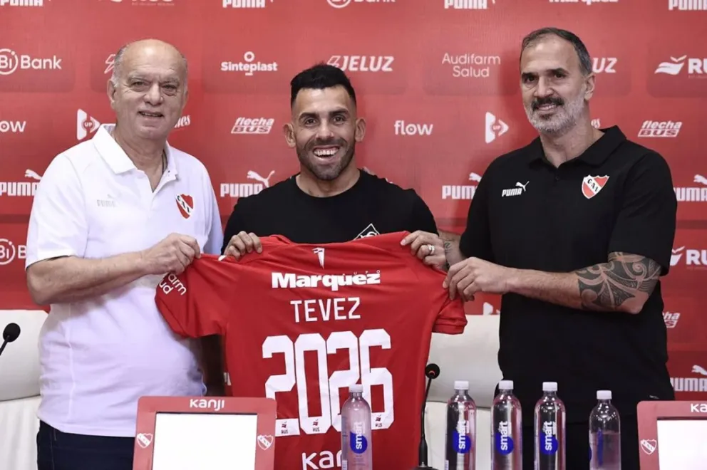 Tevez renovó su contrato con Independiente y le agradeció la confianza a la directiva