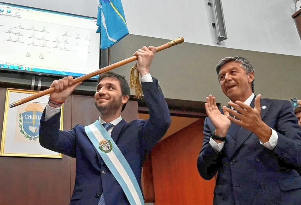 Asumió Ignacio Torres como el nuevo gobernador de Chubut: “Quiero reivindicar la política en un momento en el que está tan denostada”