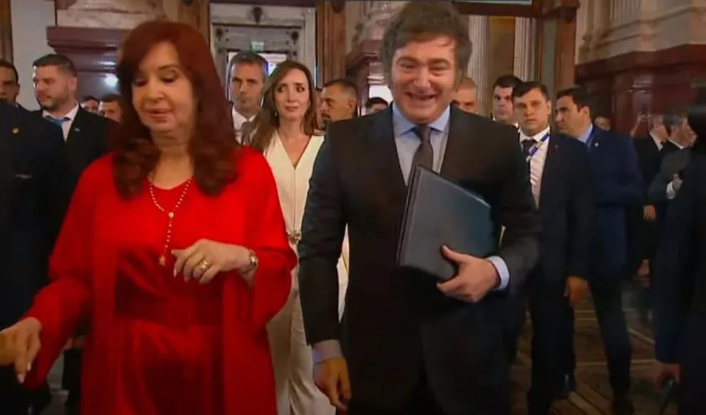 Cristina Kirchner le tomó juramento a Javier Milei