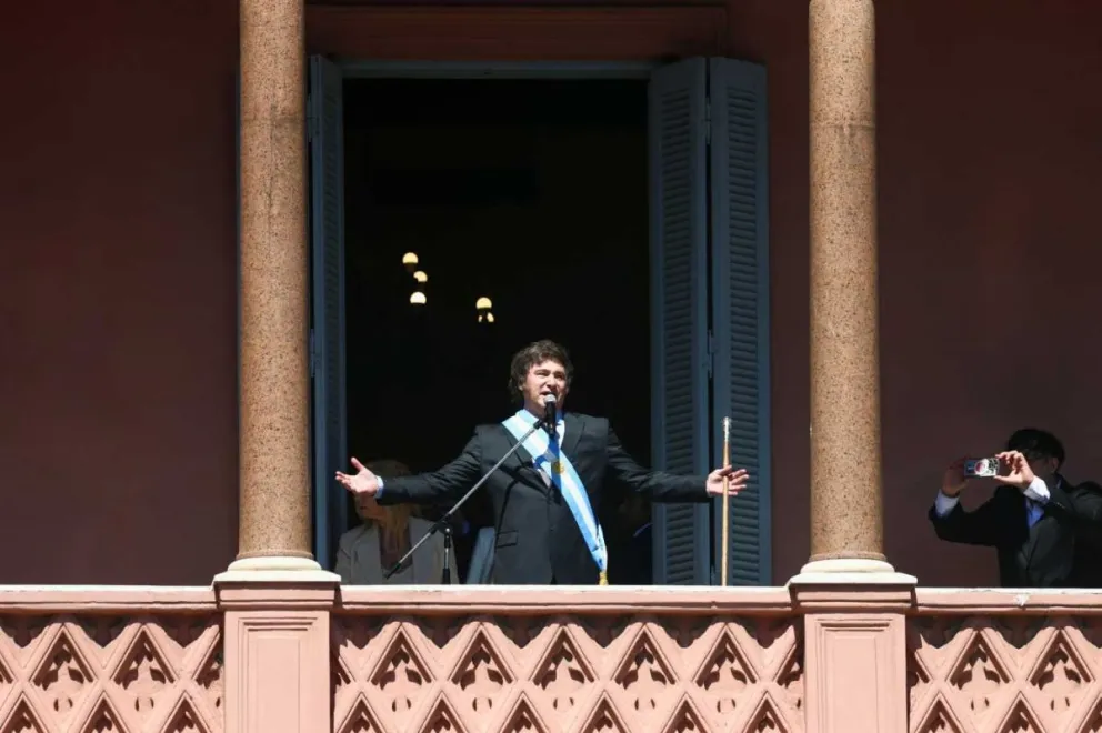 Milei saludó desde el balcón de la Casa Rosada: "Es el fin de la noche populista"