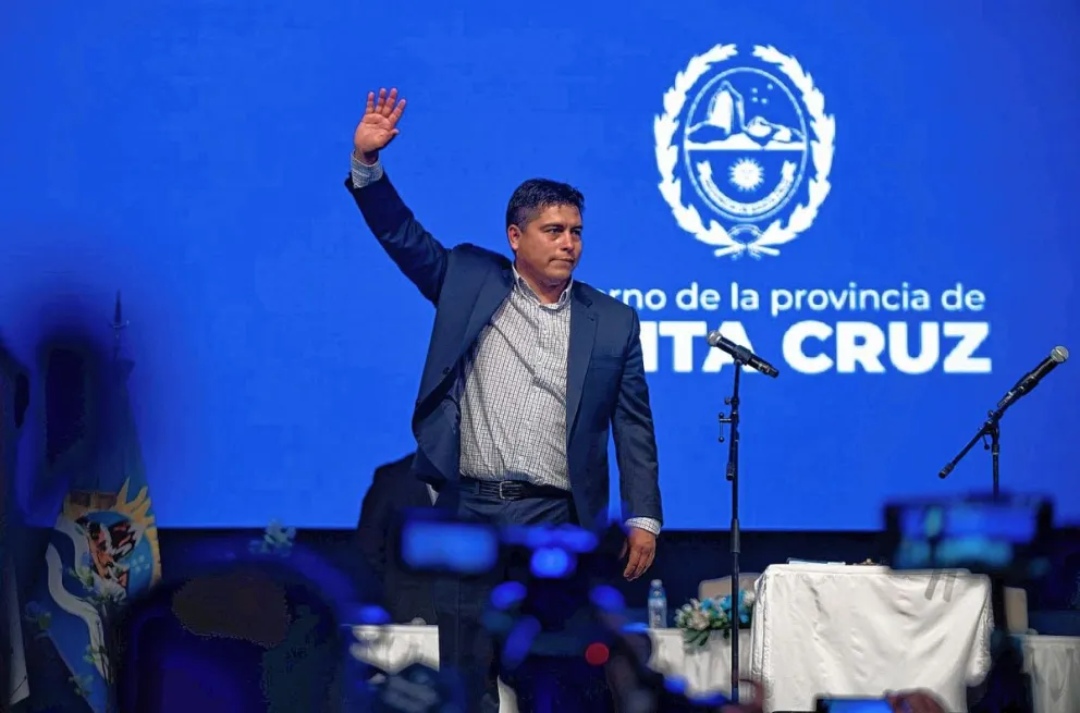 Claudio Vidal juró como gobernador de Santa Cruz y planteó los tres ejes de su gestión