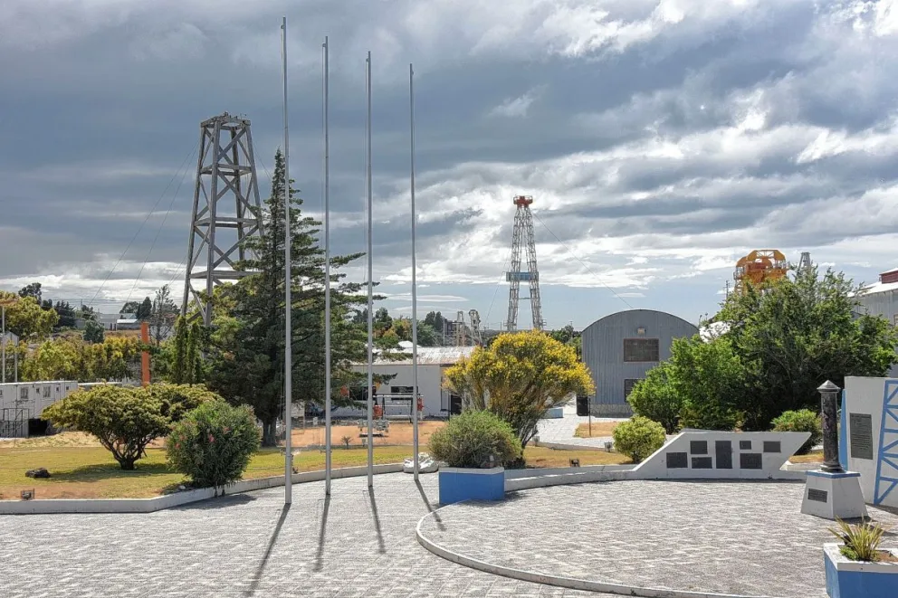 Velada artística por el Día Nacional del Petróleo