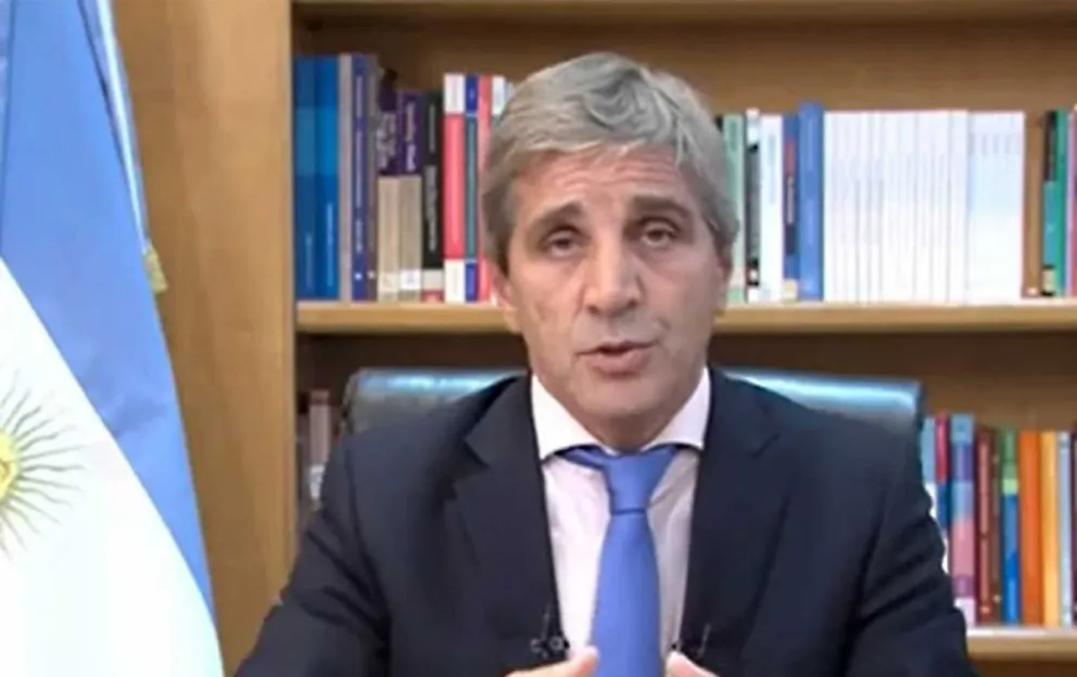 El Gobierno anunció una fuerte devaluación y que el dólar oficial se va a $800