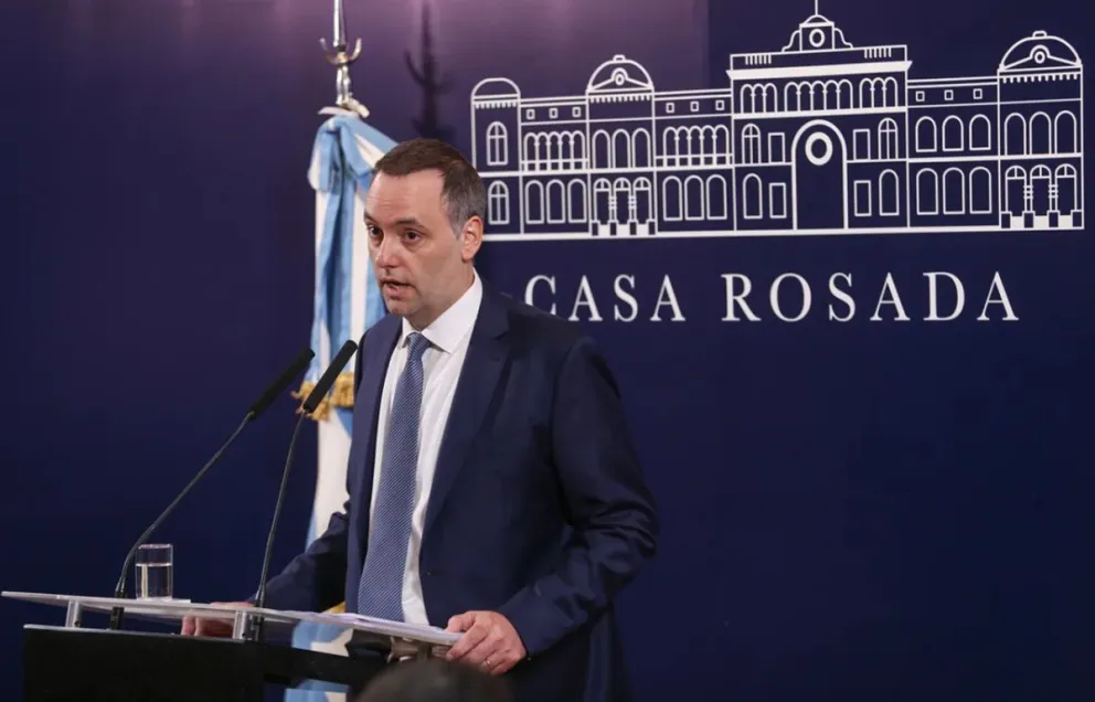 Adorni estimó que la reducción de subsidios en transporte y servicios regirá “a partir del primero de enero”