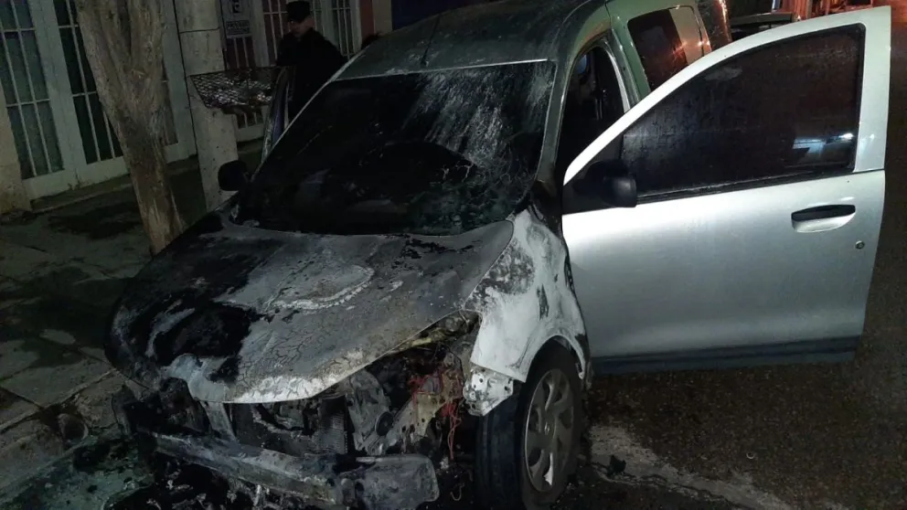 Incendiaron el auto de propietaria de supermercado chino 