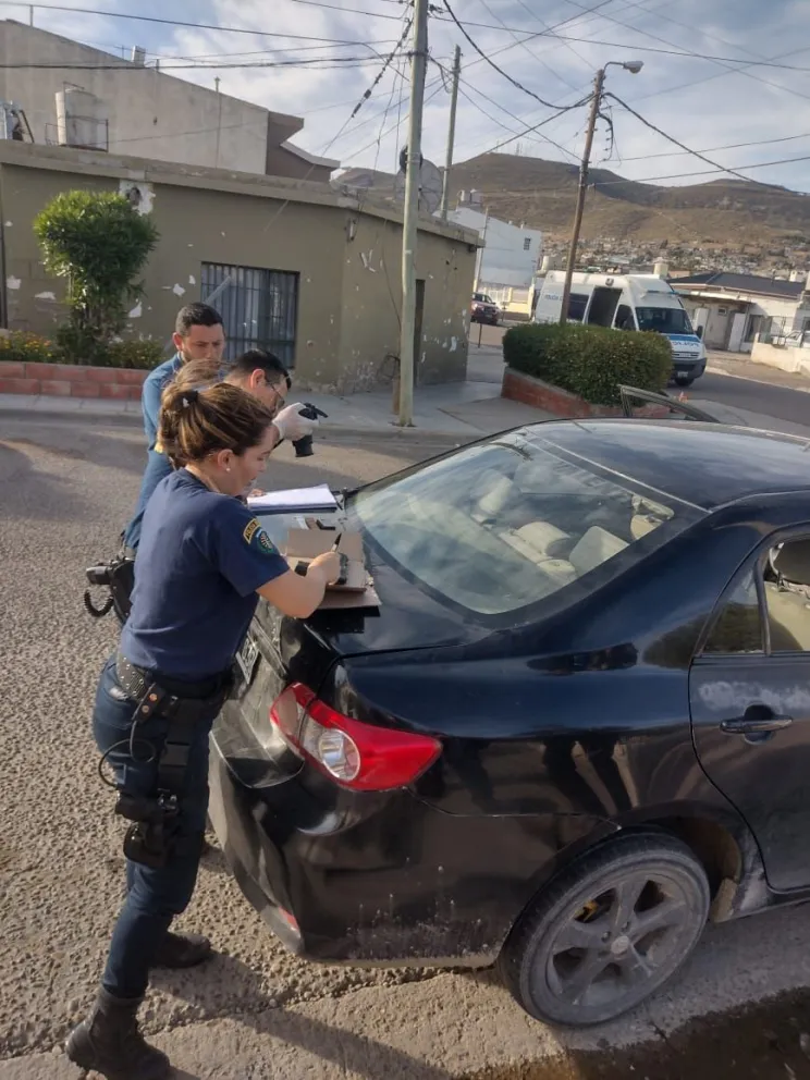 Estaba armado y a bordo de un vehículo denunciado como sustraído