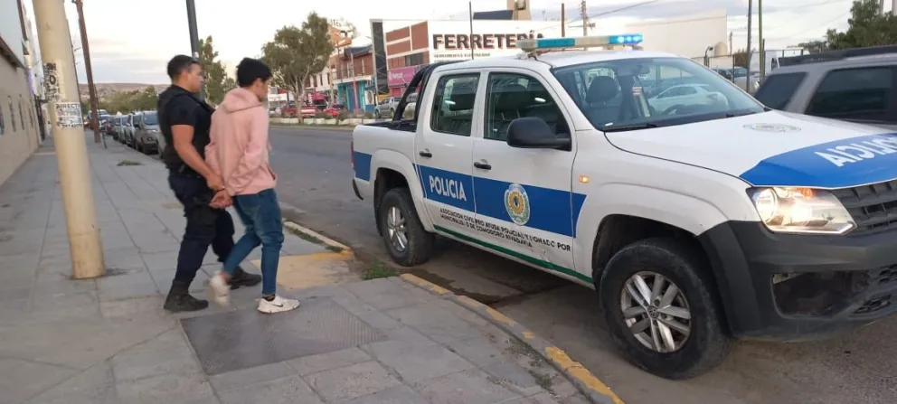 Lo detuvieron por hurtar una caja de bombones