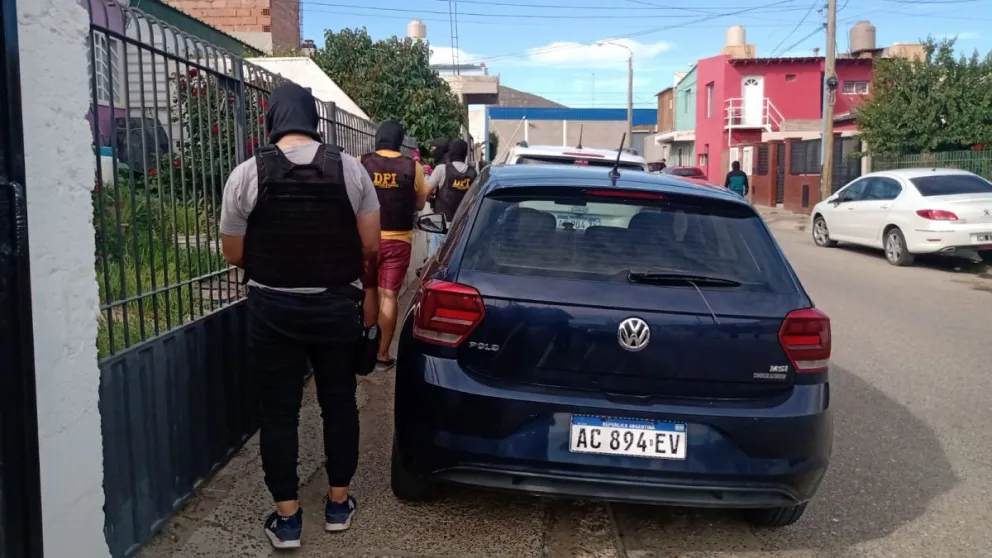 Entró a una vivienda mientras la propietaria dormía y sustrajo varios elementos 