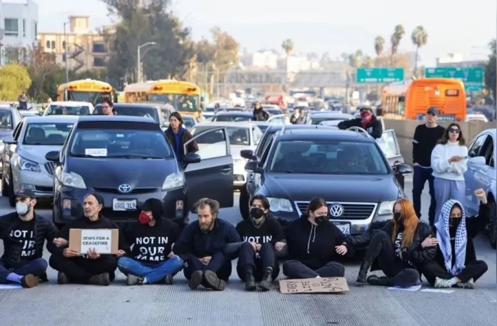 Una autopista de Los Ángeles fue bloqueada por manifestantes contra la guerra de Gaza