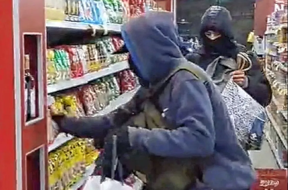 Roban de supermercado cercano a una comisaría varios kilos de carne, dinero y otra mercadería