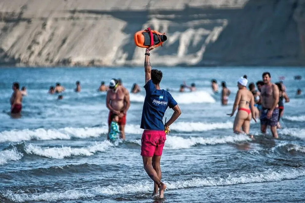 Con más guardavidas y bases inicia la temporada de verano en Rada Tilly