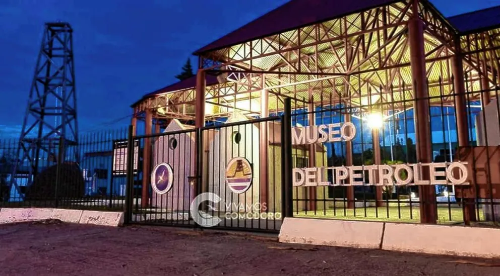 El Museo Nacional del Petróleo inauguró la Sala de Maquetas Flota YPF