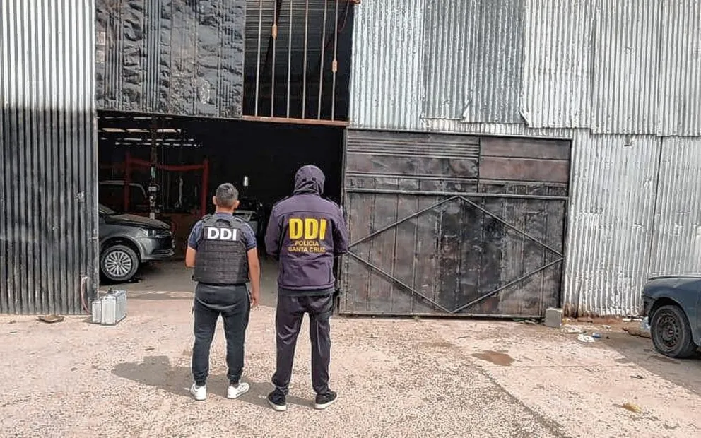 Pico Truncado: Tras denuncia de un vecino, la DDI realizó allanamientos e incautó autopartes de un vehículo