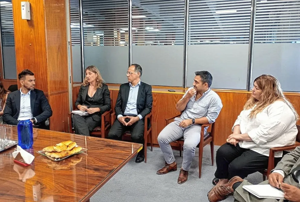 Salud y Seros articulan acciones conjuntas para la compra de medicamentos de alto precio