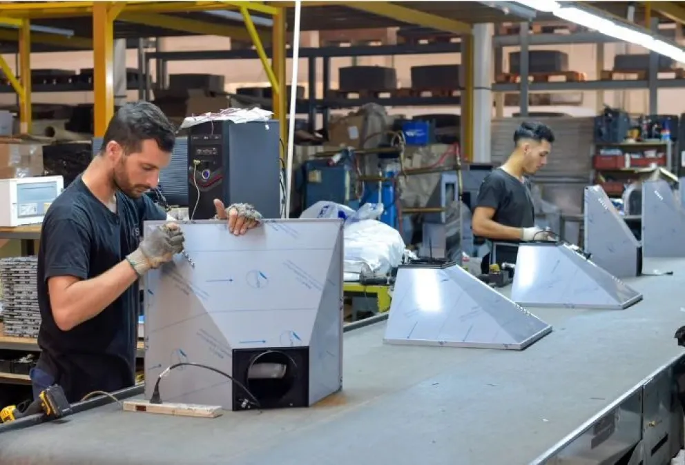 Un paquete de emergencia laboral incluye rebajar aportes patronales y crear un seguro de desempleo