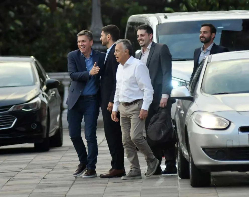 Milei recibe a los gobernadores y negocia apoyo legislativo