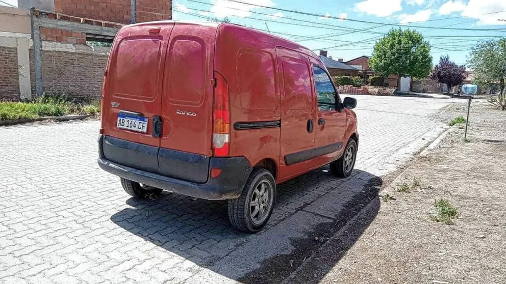 Con revólver y una maza asaltan autoservicio chino y le roban a encargado más de dos millones de pesos