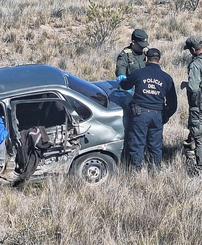 Un joven murió tras irse su auto al carril contrario y chocar contra el eje de un camión sobre la ruta 3