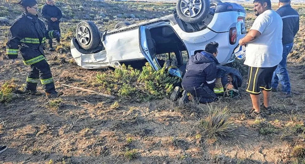Dramático rescate de un automovilista tras vuelco en Ruta 3 cerca de San Julián 