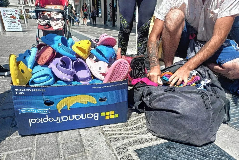 Desalojaron a vendedores ambulantes en la zona céntrica: “No somos chorros, somos laburantes”
