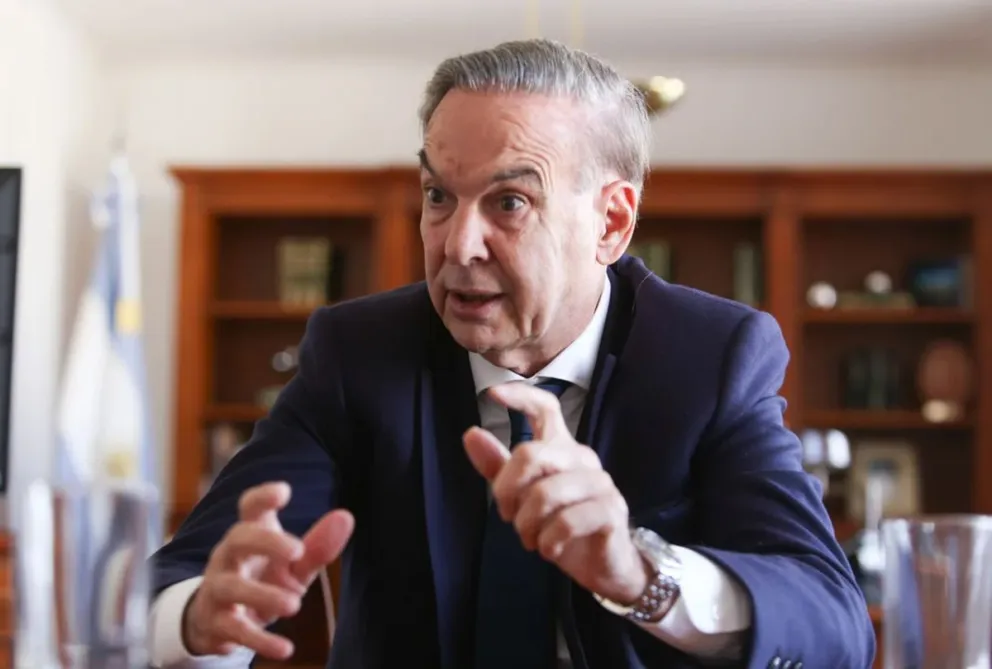 Pichetto, Carrió y Lousteau, algunas voces de Juntos por el Cambio en contra del DNU de Milei