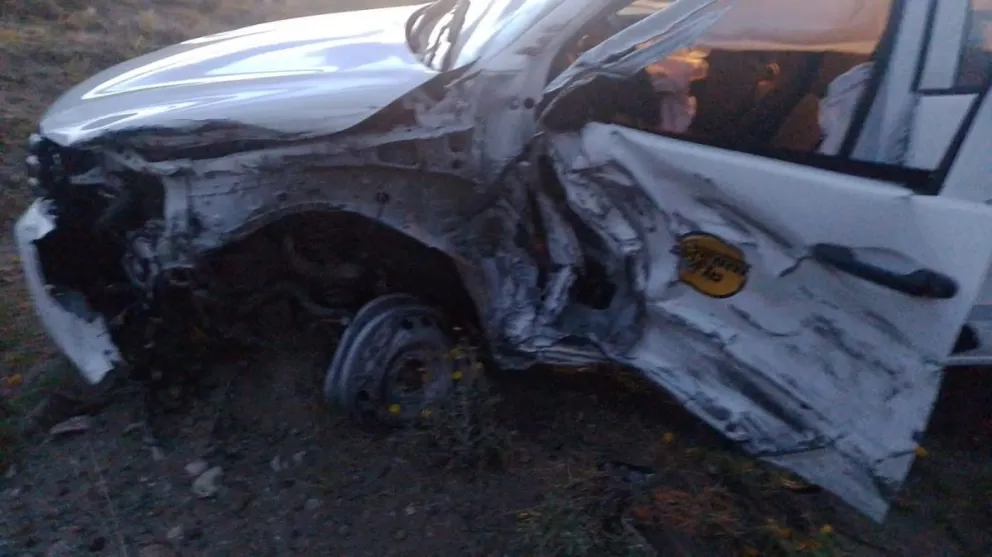 Un camión y un auto colisionaron en el acceso a Manantiales Bher