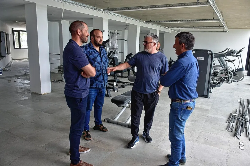El titular de Chubut Deportes junto a Hernán Martínez recorrieron instituciones de la ciudad
