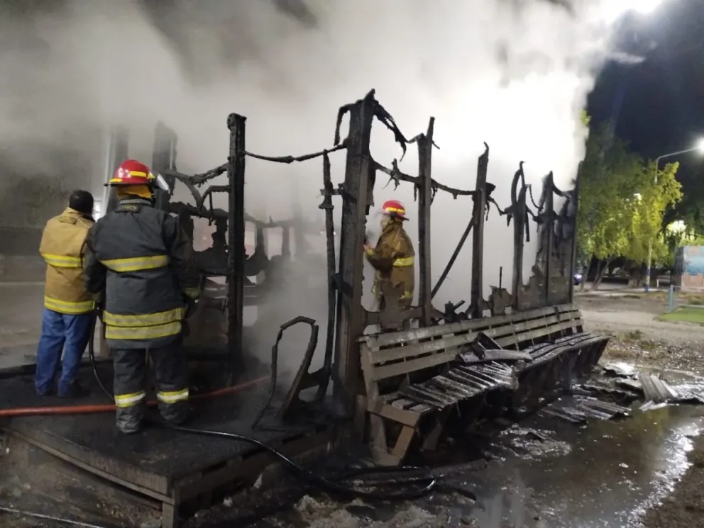 Incendiaron una casilla de reciclaje municipal en Pico Truncado