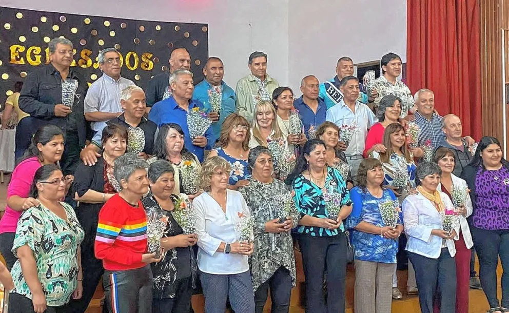 La promoción 1973 de 7mo. Grado de Laprida fue homenajeada en la Escuela Nº 27 a 50 años del egreso