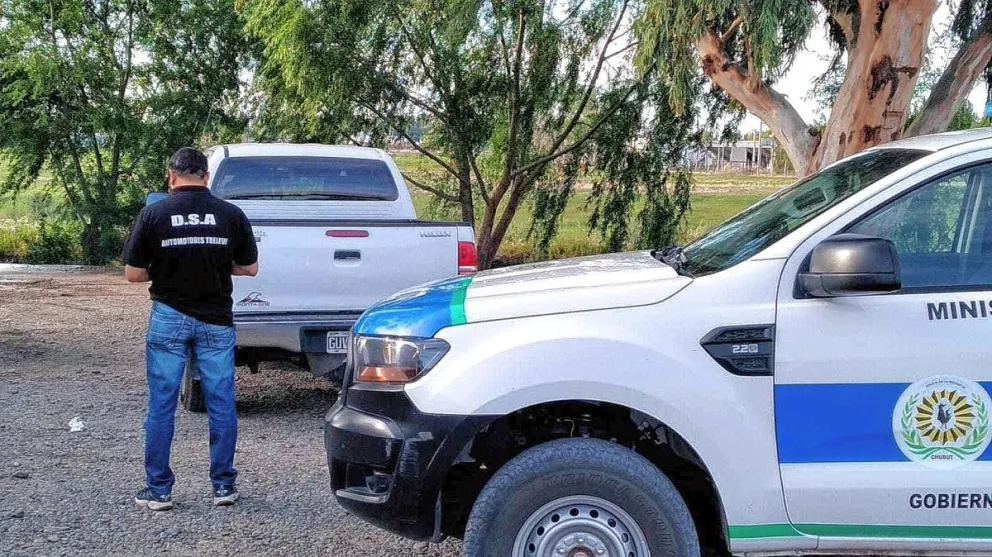 Apareció en una estación de servicio de Trelew camioneta robada en Comodoro