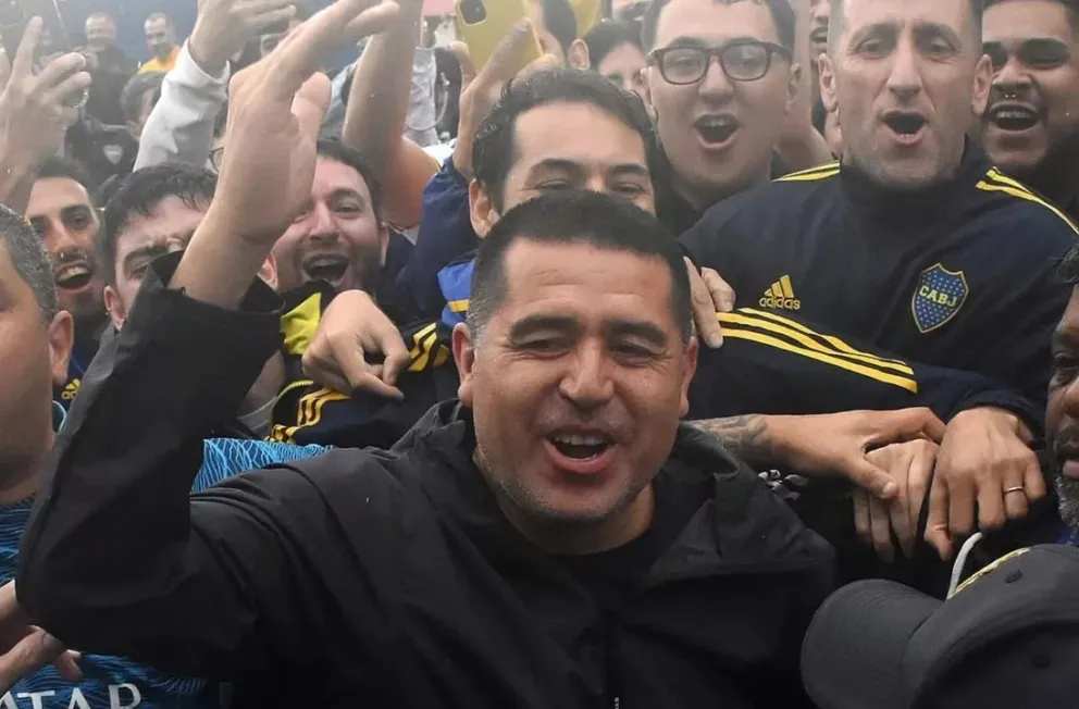 Tras vencer al macrismo en las urnas, Riquelme asume como presidente de Boca