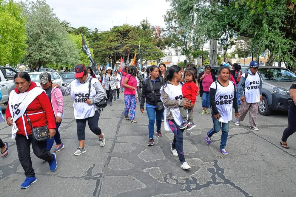 En Comodoro también se manifestaron en repudio al DNU de Milei: “Hay que conformar una multisectorial para este ajuste”