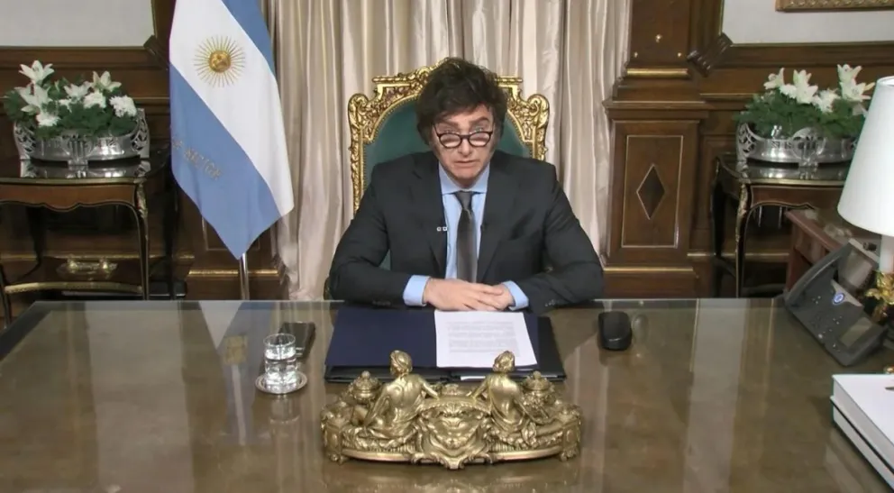 Milei defendió el DNU e instó a legisladores, sindicalistas y dirigentes sociales a acompañar las leyes que envió, en su mensaje de fin de año