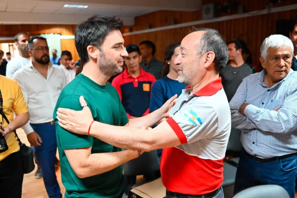 Torres firmó un convenio con Nación para disponer de medios aéreos que permitan combatir posibles incendios forestales