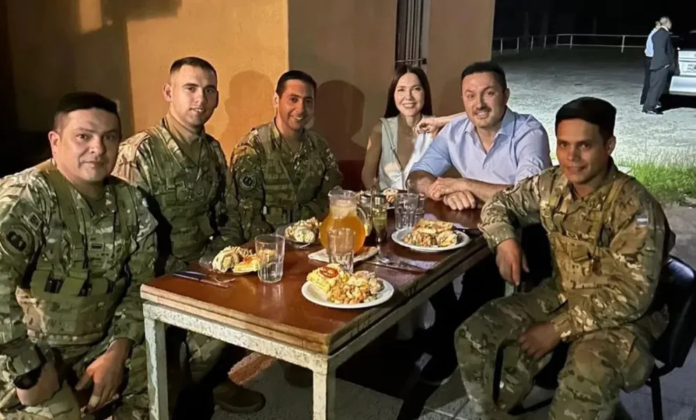 El gesto de Luis Petri y Cristina Pérez: pasaron Año Nuevo junto a la guardia del Colegio Militar