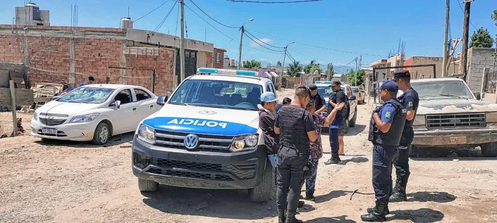 Tres detenidas y un menor demorado por dañar un vehículo