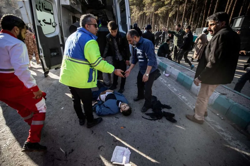 Más de 100 personas murieron en "ataques terroristas" durante ceremonia en cementerio iraní