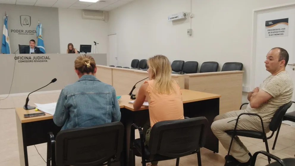 Dictan arresto domiciliario con tobillera electrónica para Vucica