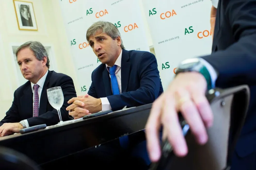 Caputo se reunió con banqueros para seducirlos con el mayor canje de deuda en pesos de la historia