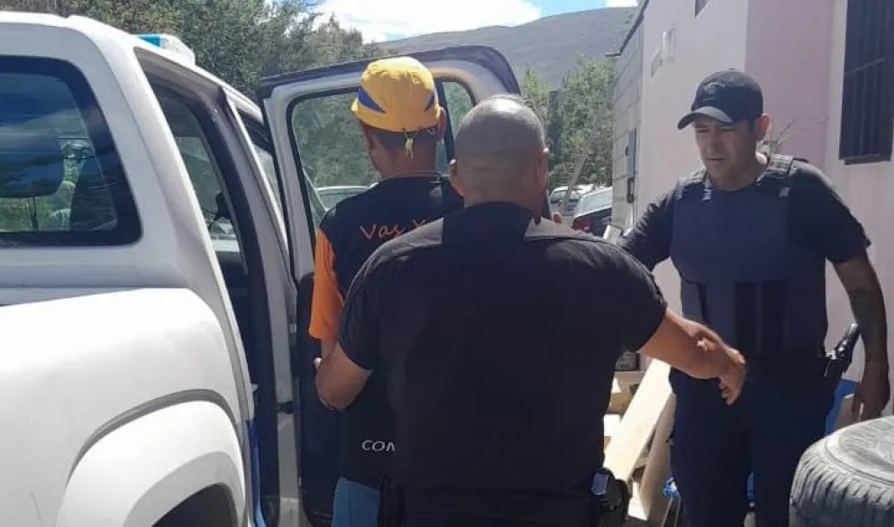 Amenazó a su expareja con un cuchillo y un martillo