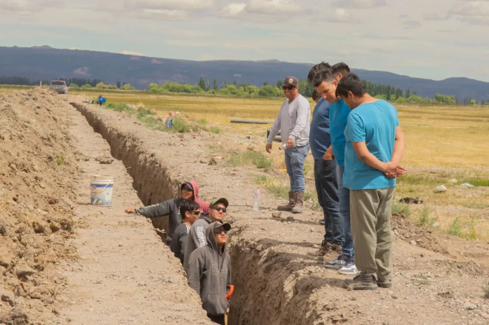 En Sarmiento avanza la obra de renovación y ampliación de la red de agua potable