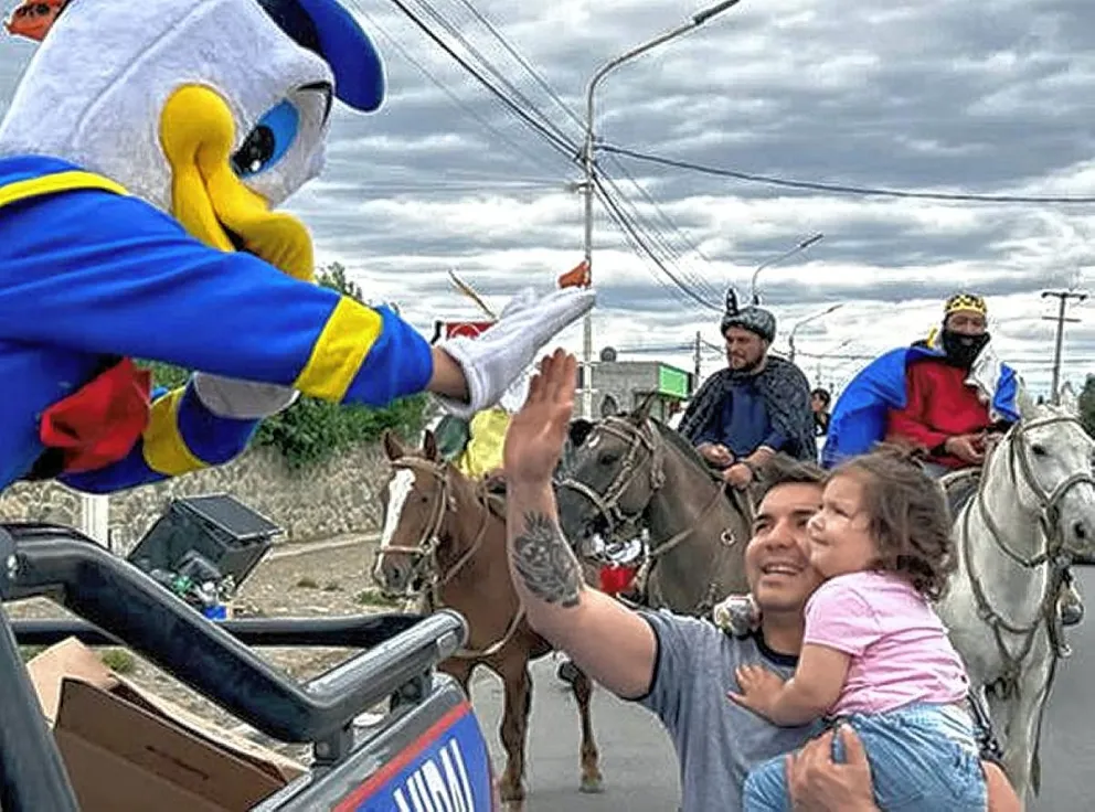 Santa Cruz: Nuevamente, Petroleros celebró con miles de niños la llegada de los Reyes Magos