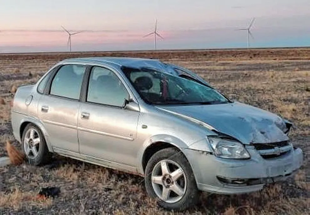 Mujer y niño resultan ilesos tras reventar el neumático trasero de su vehículo en la Ruta 281