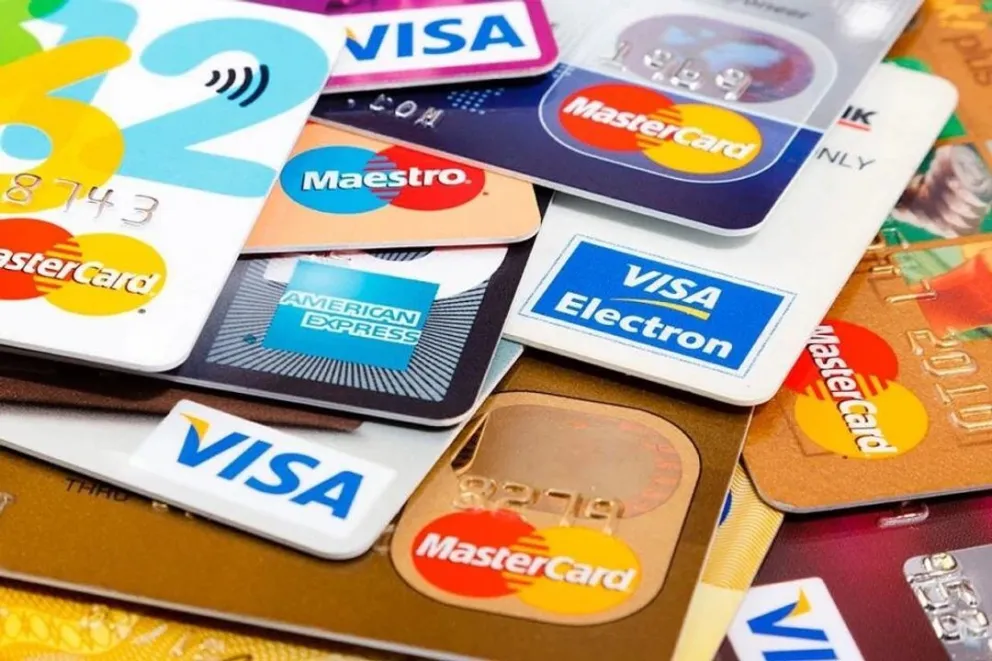 Desde julio: detalles que las tarjetas deben reportar de compras al exterior