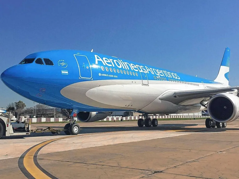 Recorte en Aerolíneas Argentinas: el Gobierno redujo de 14 a 8 las direcciones de la empresa