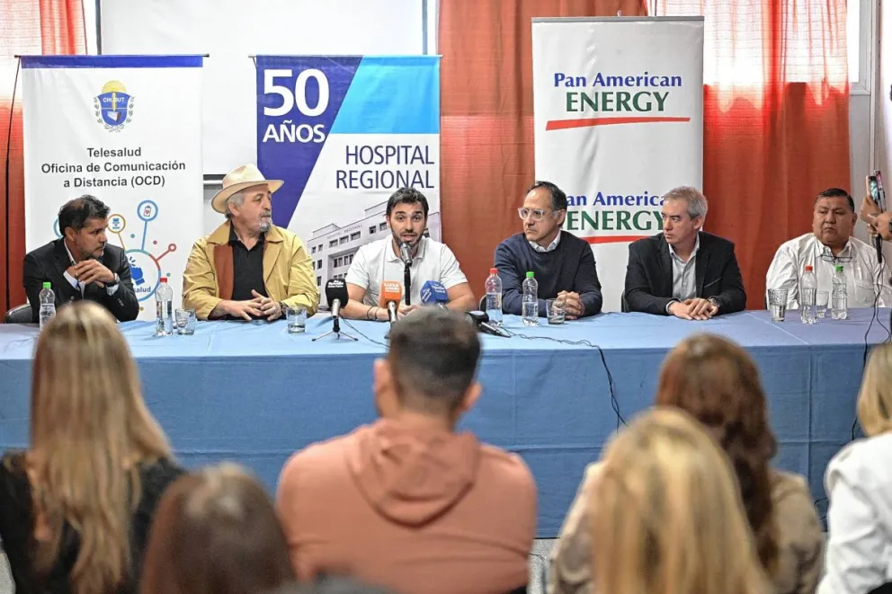 Torres participó de la entrega de equipamiento médico para el Hospital de Comodoro Rivadavia