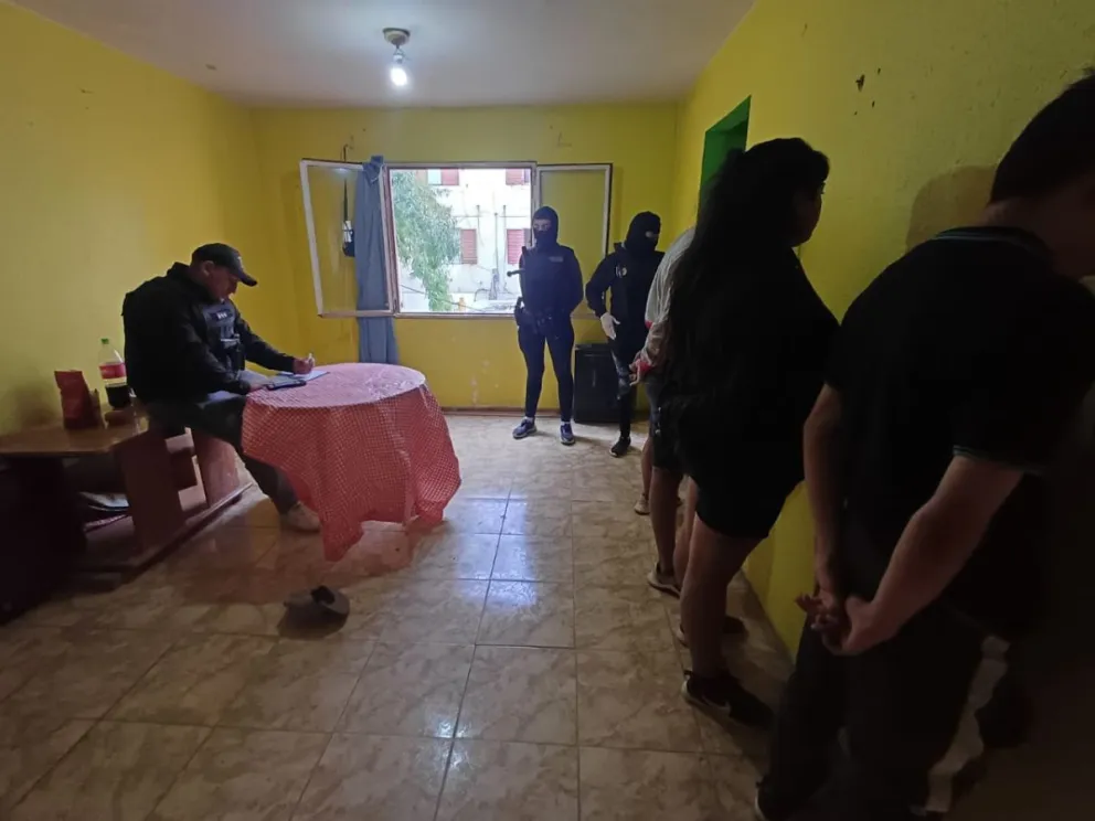 Allanaron departamentos de las 1.008 donde residen dos sospechosos de un hurto