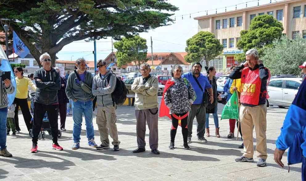Plenario Abierto en Plaza San Martín: Rechazo al DNU y la Ley Ómnibus
